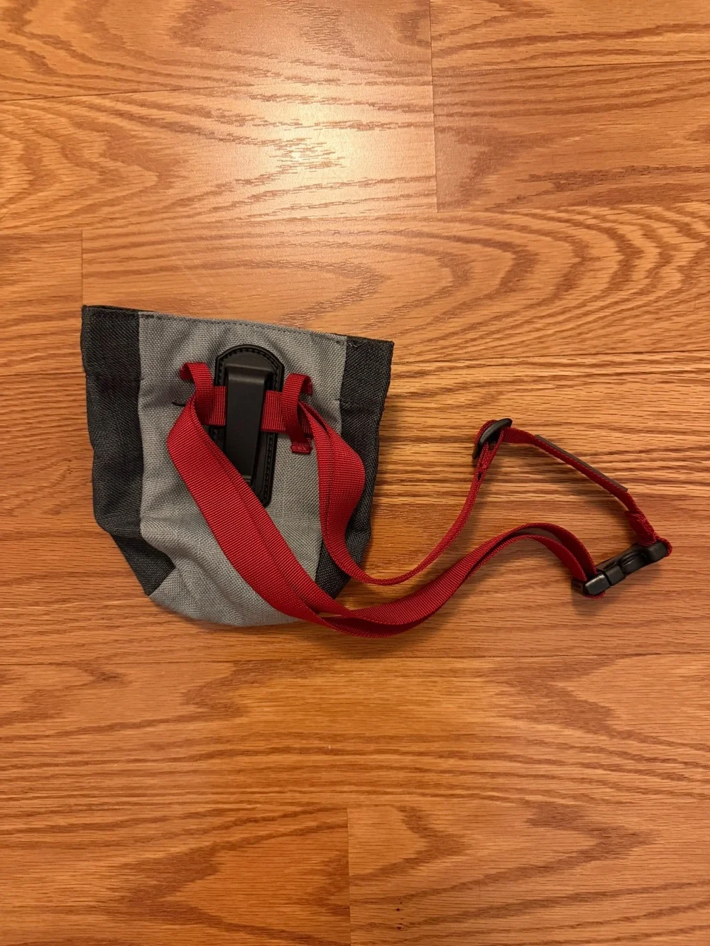 NWOT Ruffwear Gray Treat Bag Waist Pack with Red Strap